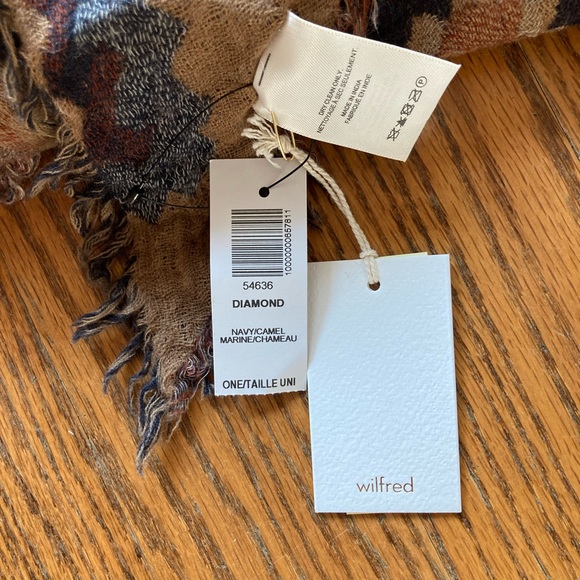 Aritzia Wilfred 100% wool diamond mosaic blanket scarf. - Picture 5 of 5